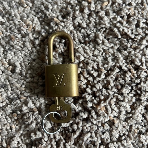 Lv lock and key - Picture 1 of 1